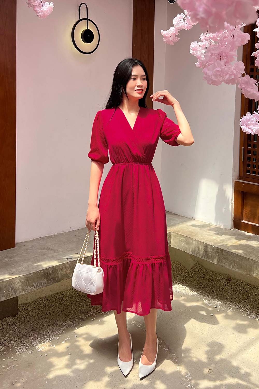 Đầm midi dáng dài qua gối cổ V đắp chéo