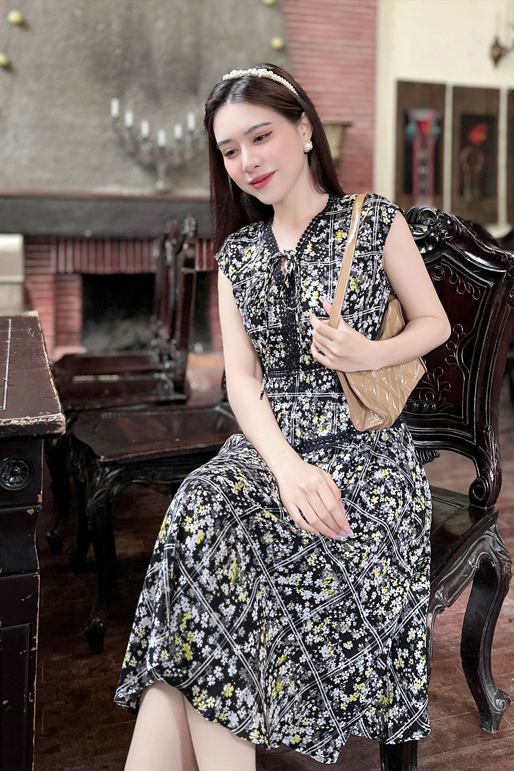 hàng đẹp] Váy hoa nhí vintage dài tay cổ tròn màu trắng, váy suông hoa nhí  chất voan lụa đẹp YUMI STORE | A434 🌟 | Shopee Việt Nam