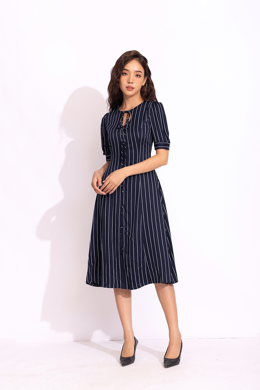Đầm chữ A kẻ sọc công sở cổ thắt nơ
