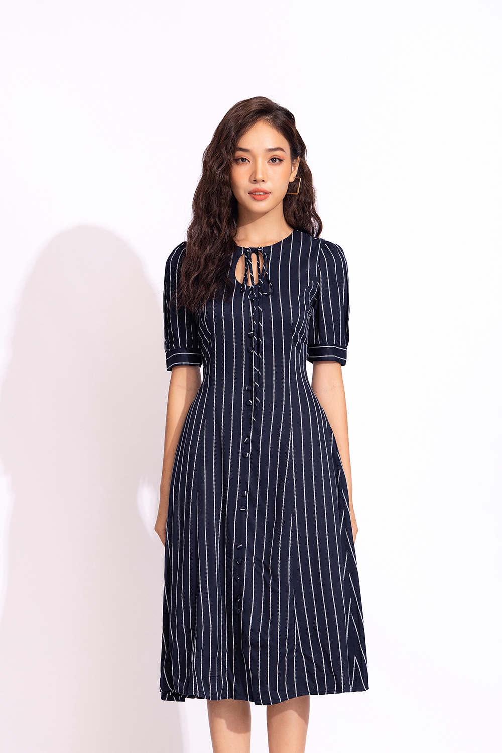 Đầm chữ A kẻ sọc công sở cổ thắt nơ