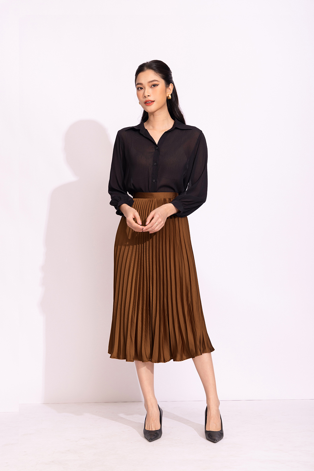 Áo sơ mi màu đen công sở nữ