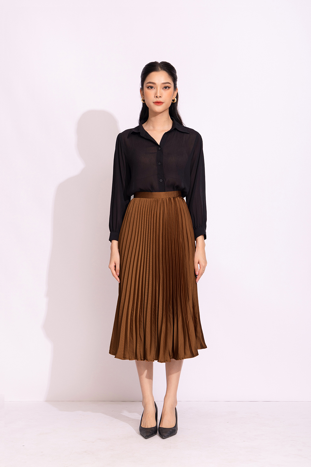 Áo sơ mi màu đen công sở nữ