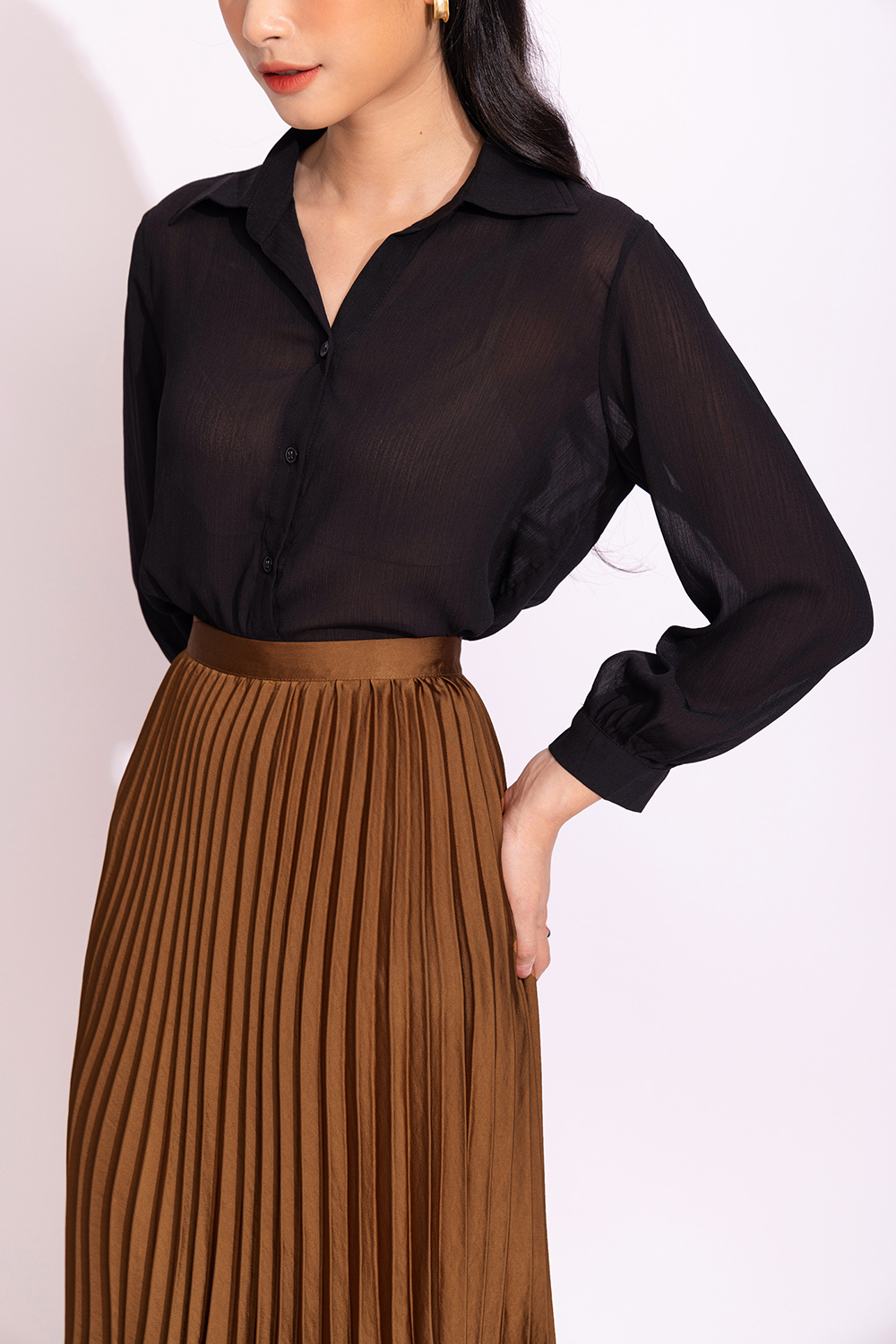 Áo sơ mi màu đen công sở nữ