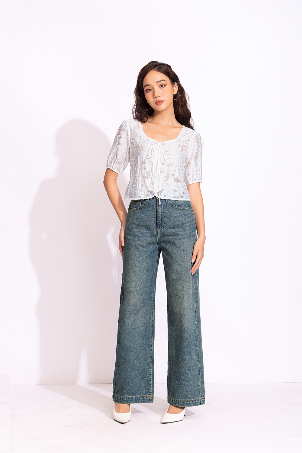 Áo kiểu nữ màu trắng phối nơ