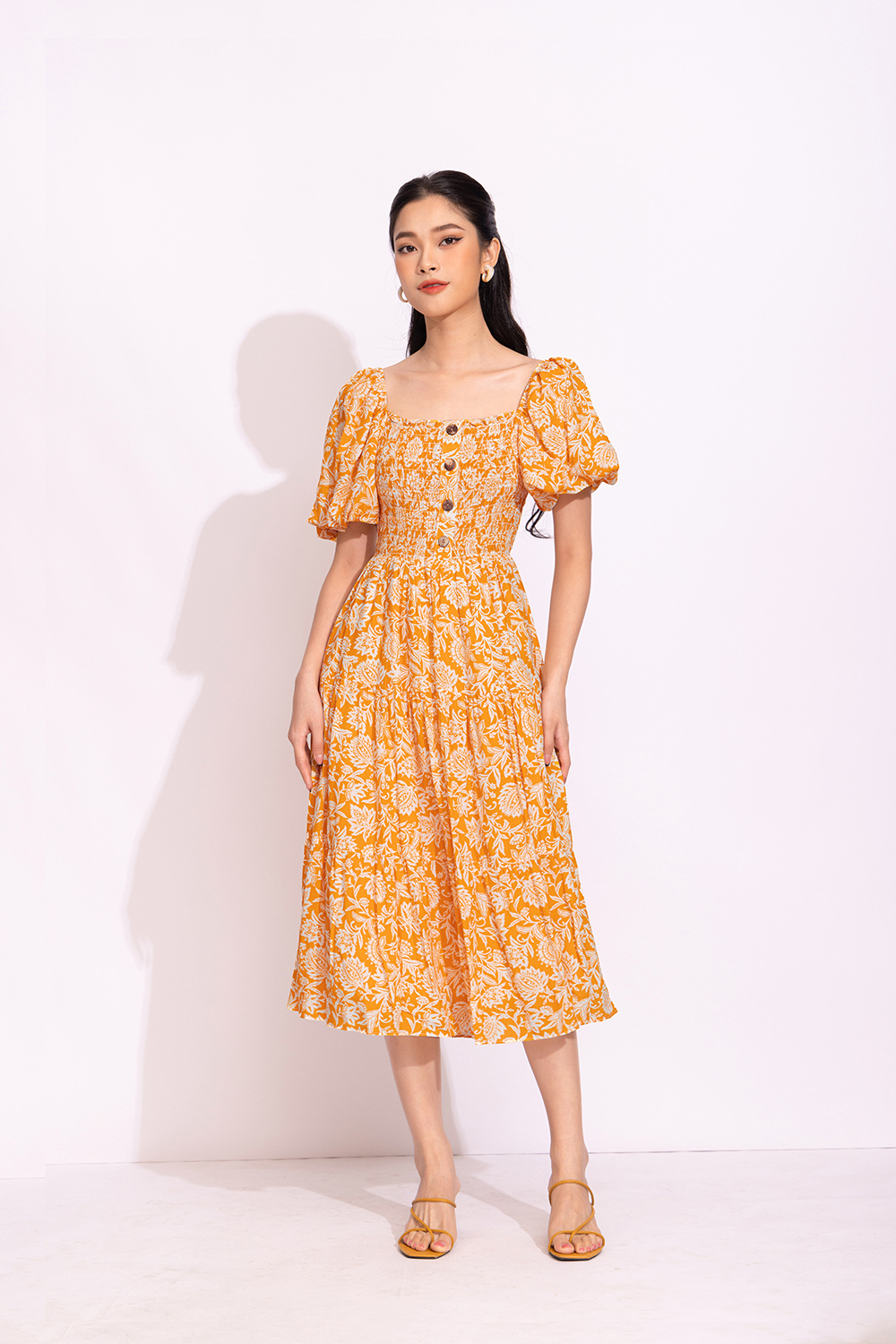 Đầm xòe dáng dài bo chun ngực phối nút