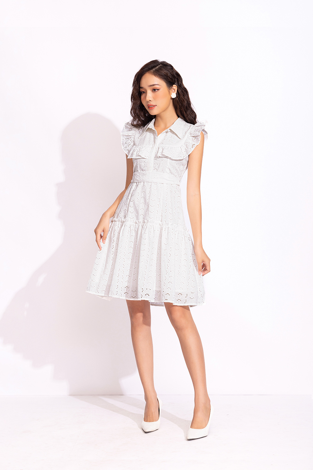 Đầm trắng xòe phối bèo cổ sơ mi