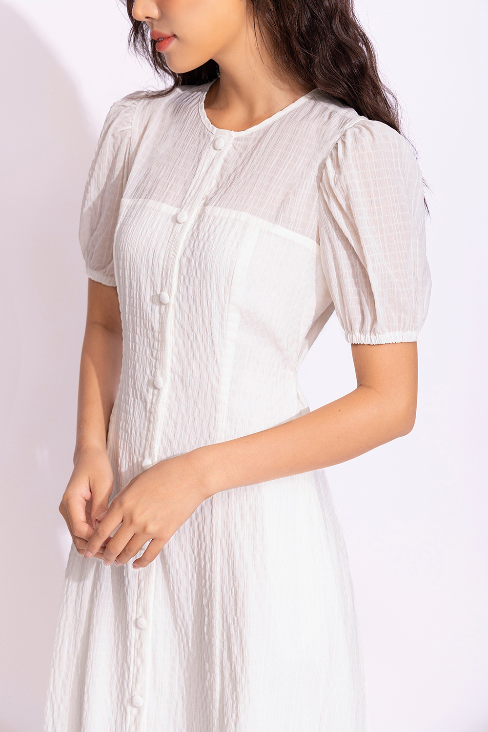 Đầm trắng dáng chữ A tay lửng