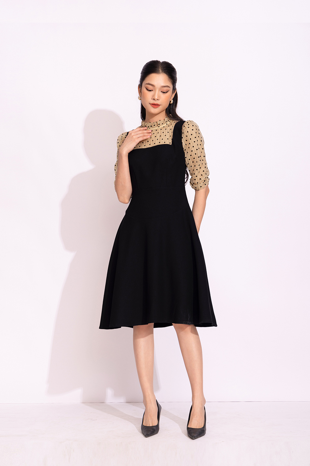 Đầm xòe đen công sở phối chấm bi