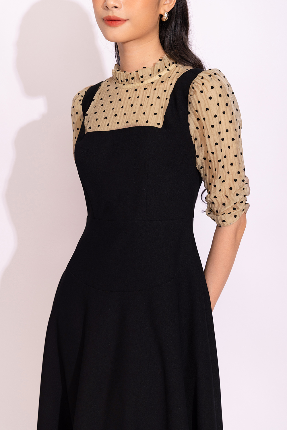 Đầm xòe đen công sở phối chấm bi