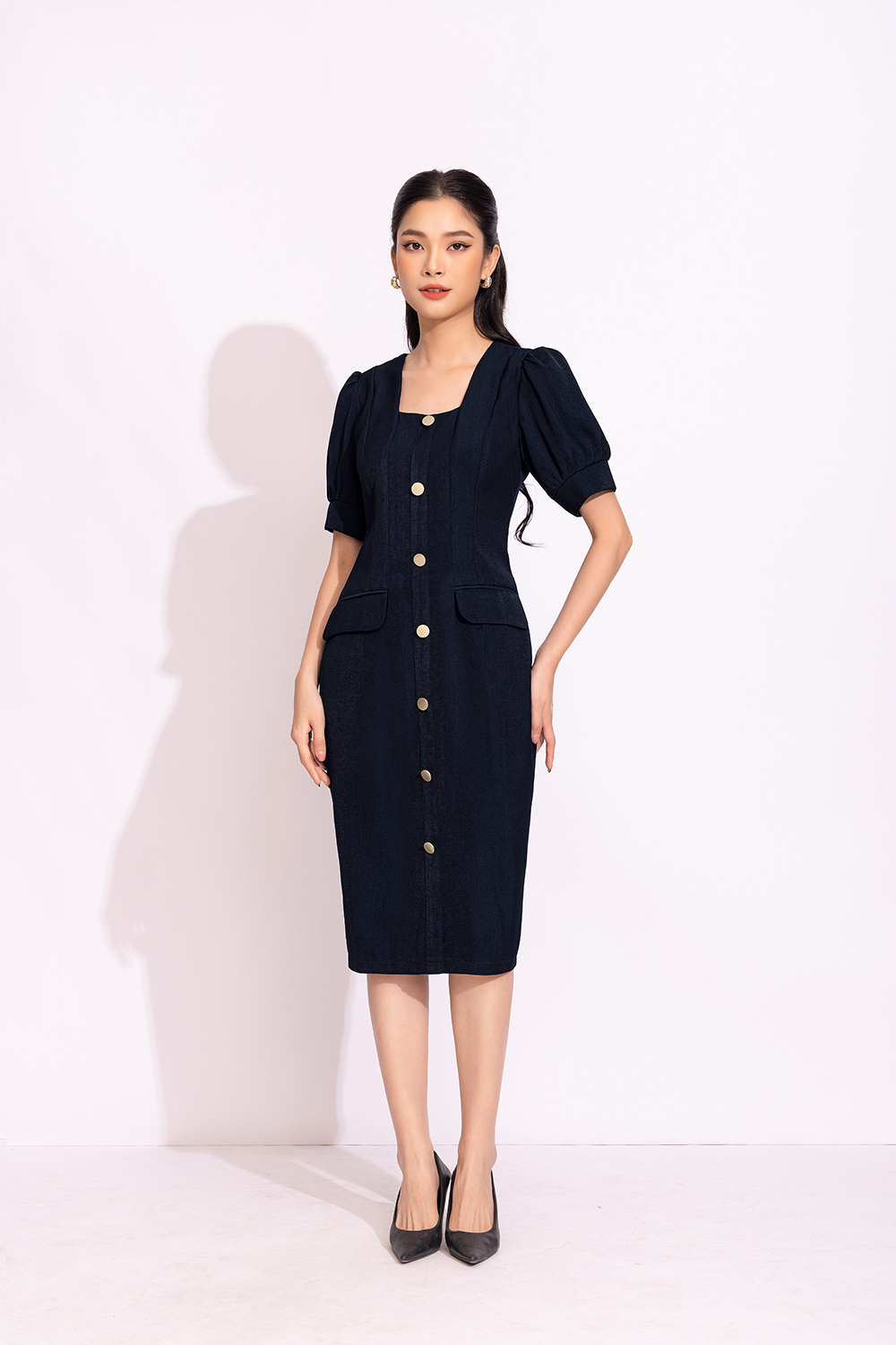 Đầm công sở dáng ôm phối nút
