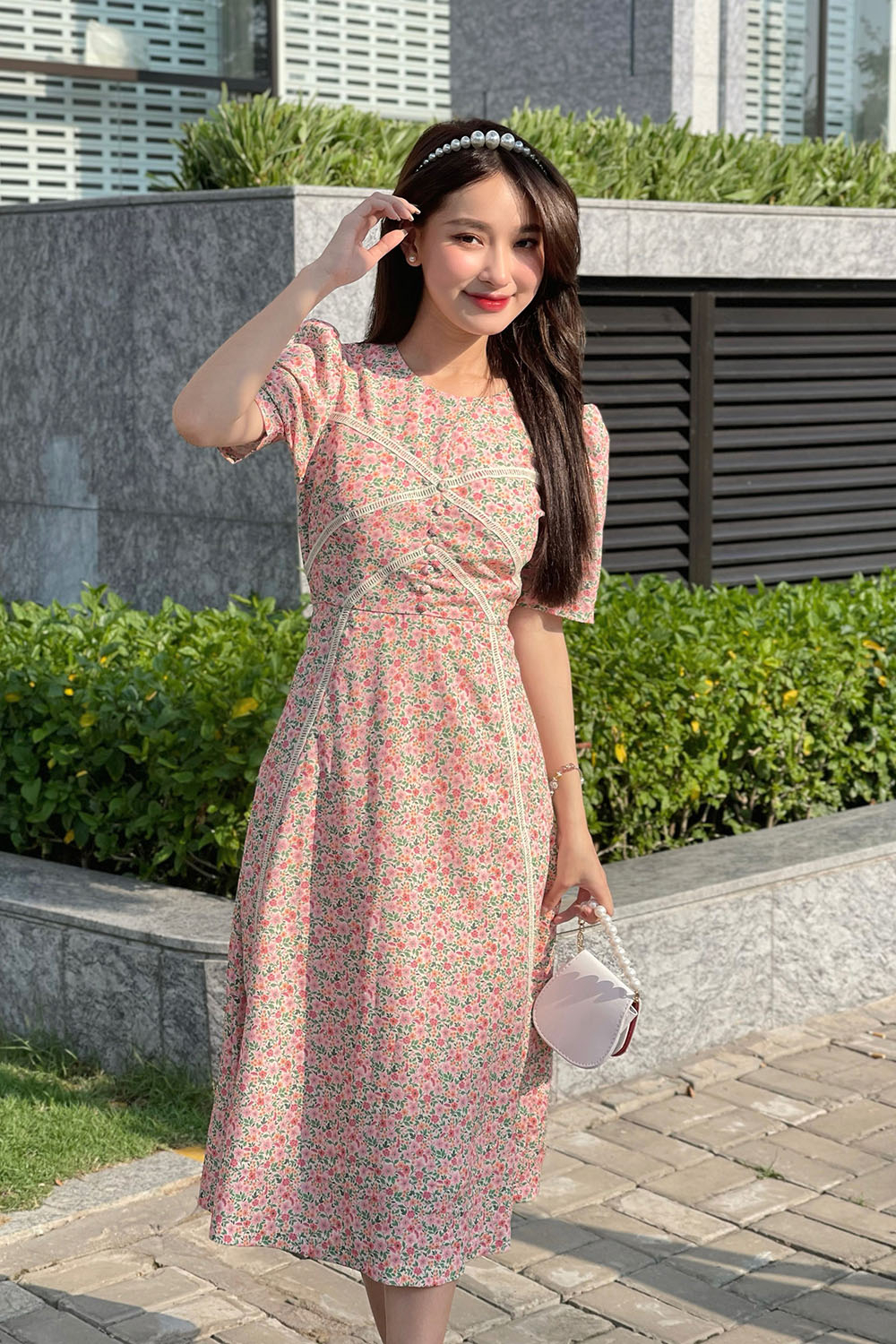 Đầm xòe hoa nhí công sở phối đăng ten