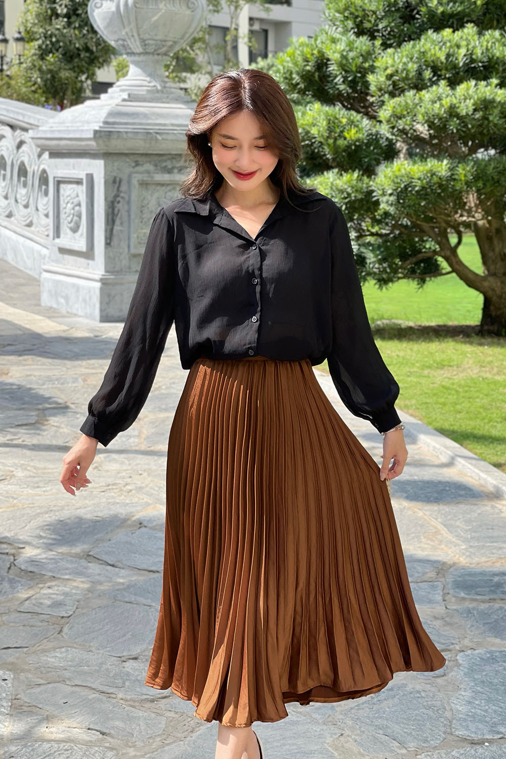 Áo sơ mi màu đen công sở nữ