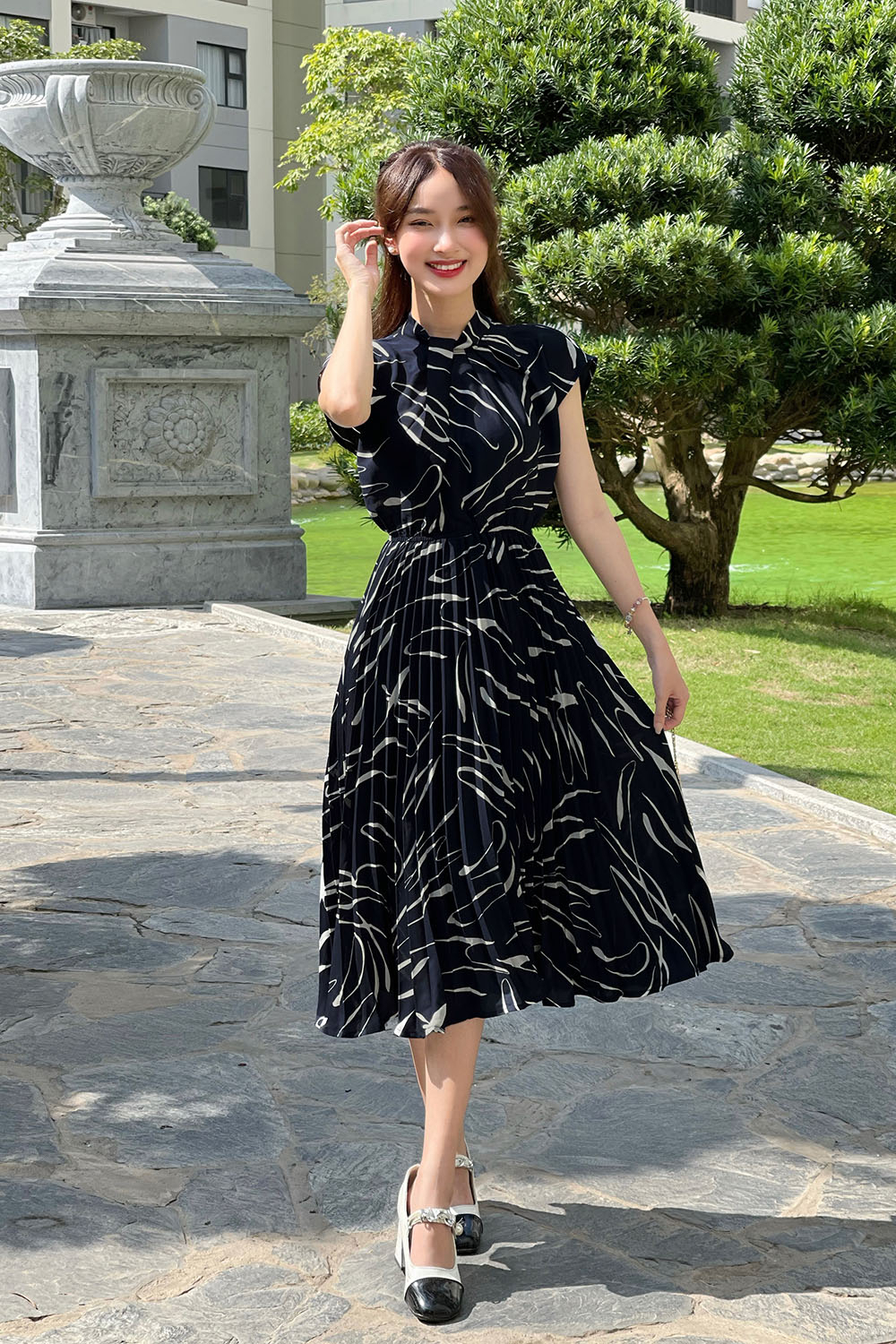 Đầm midi xếp ly tay hến phối nơ