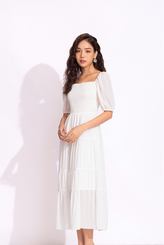 Đầm midi dáng xòe màu trắng hợp mệnh kim cổ vuông KK117-24