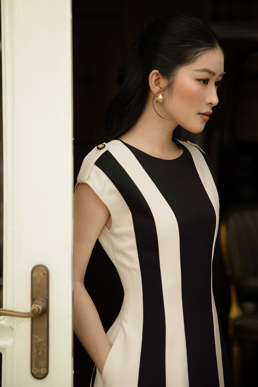 Đầm xòe tay hến cầu vai phối màu