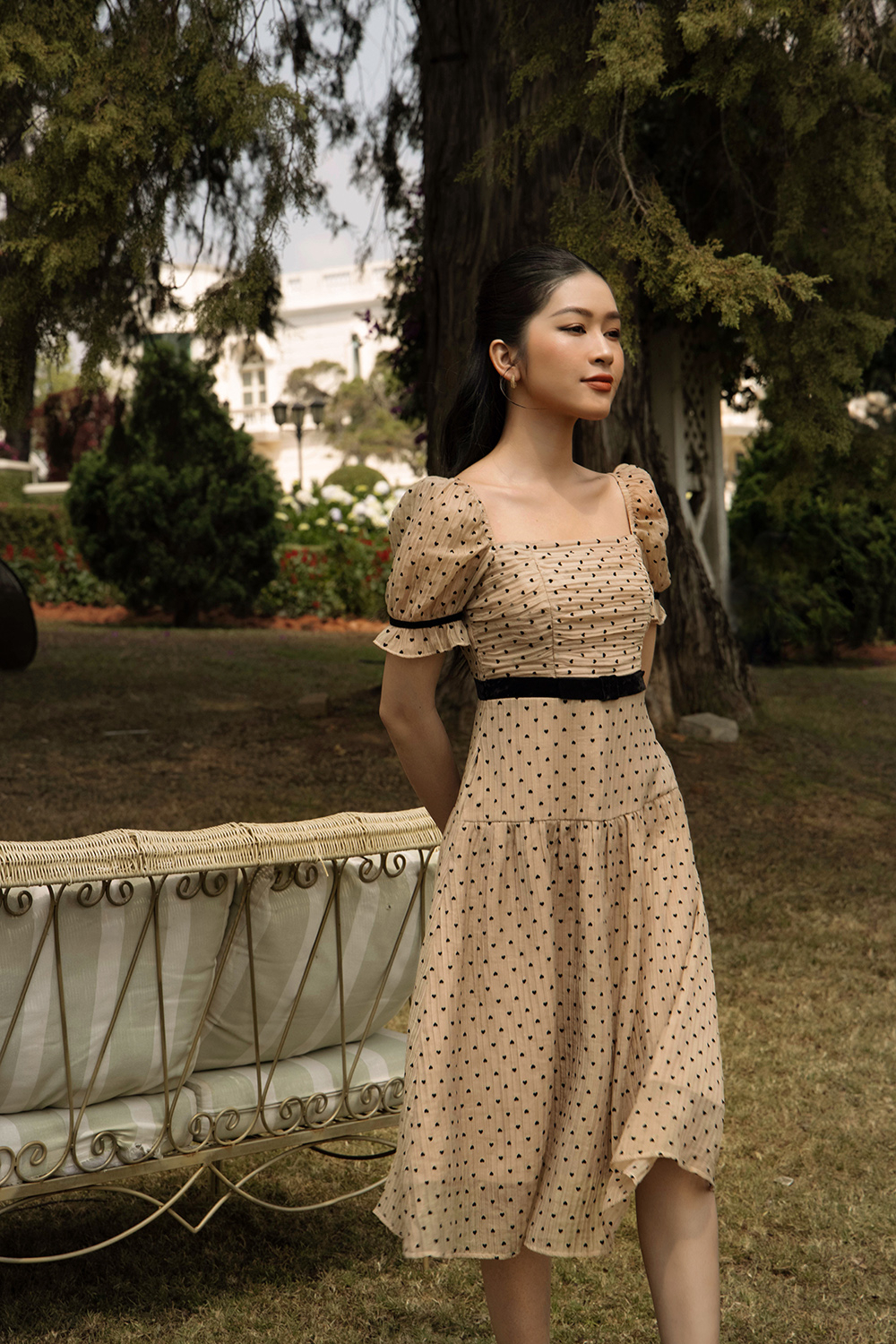 Đầm xòe chấm bi trái tim phối đai eo