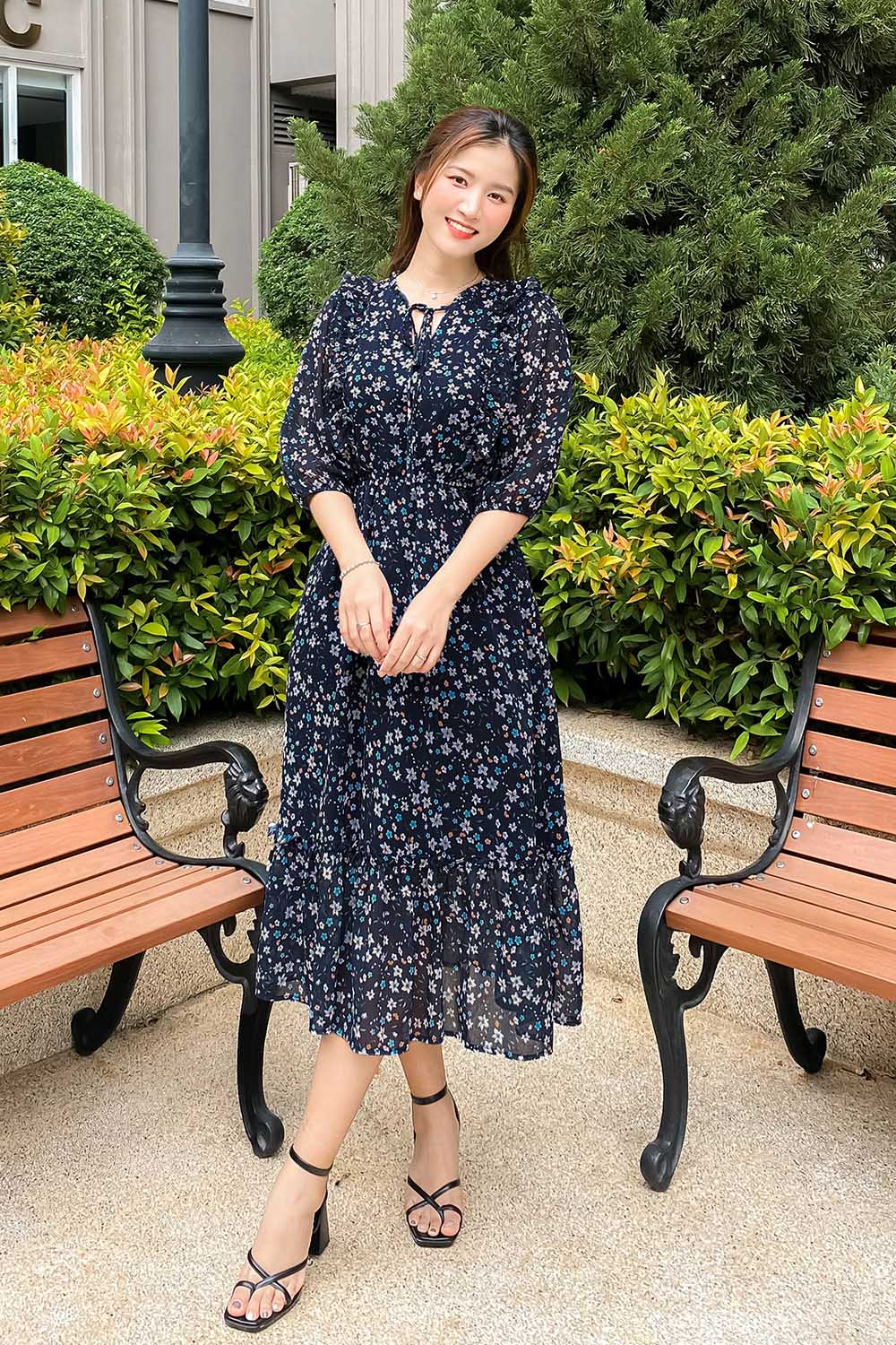 Đầm hoa nhí dáng dài đuôi cá cổ viền bèo