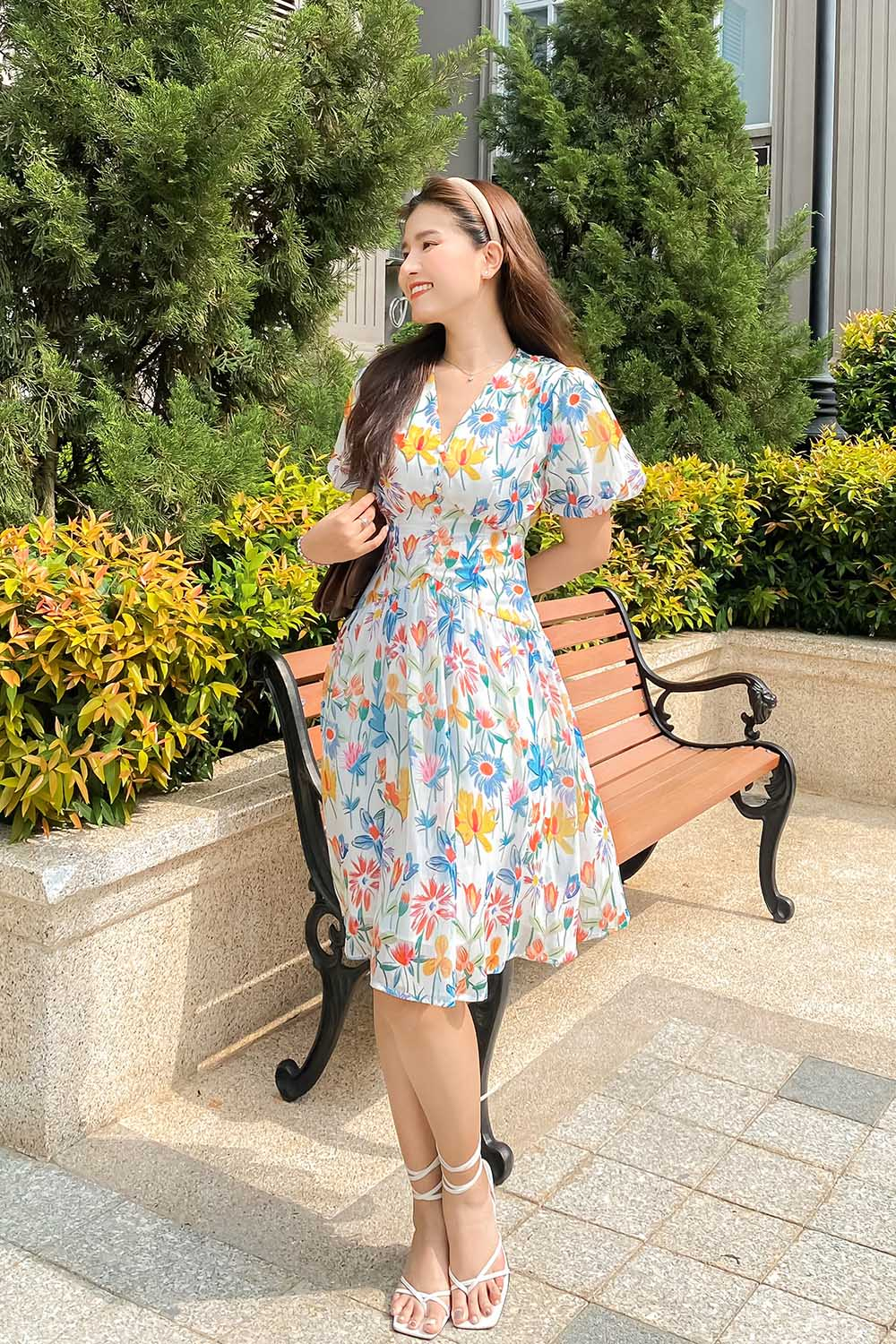 Đầm hoa dáng xòe nhấn eo