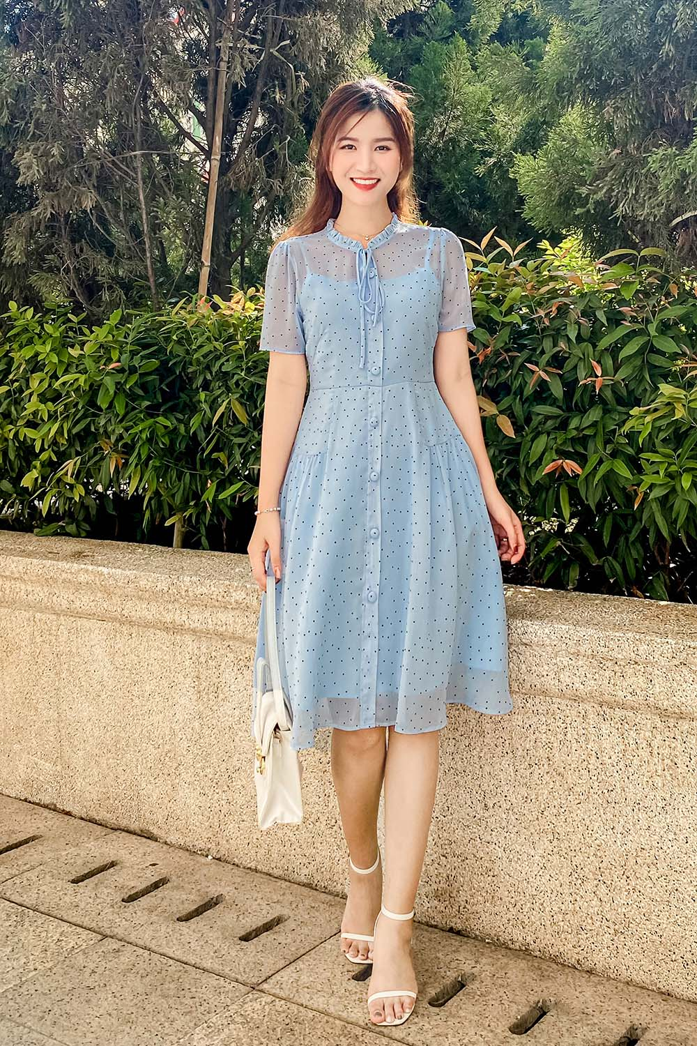 Đầm xoè chấm bi cổ viền bèo