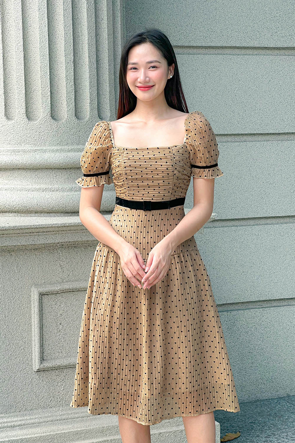 Đầm xòe chấm bi trái tim phối đai eo