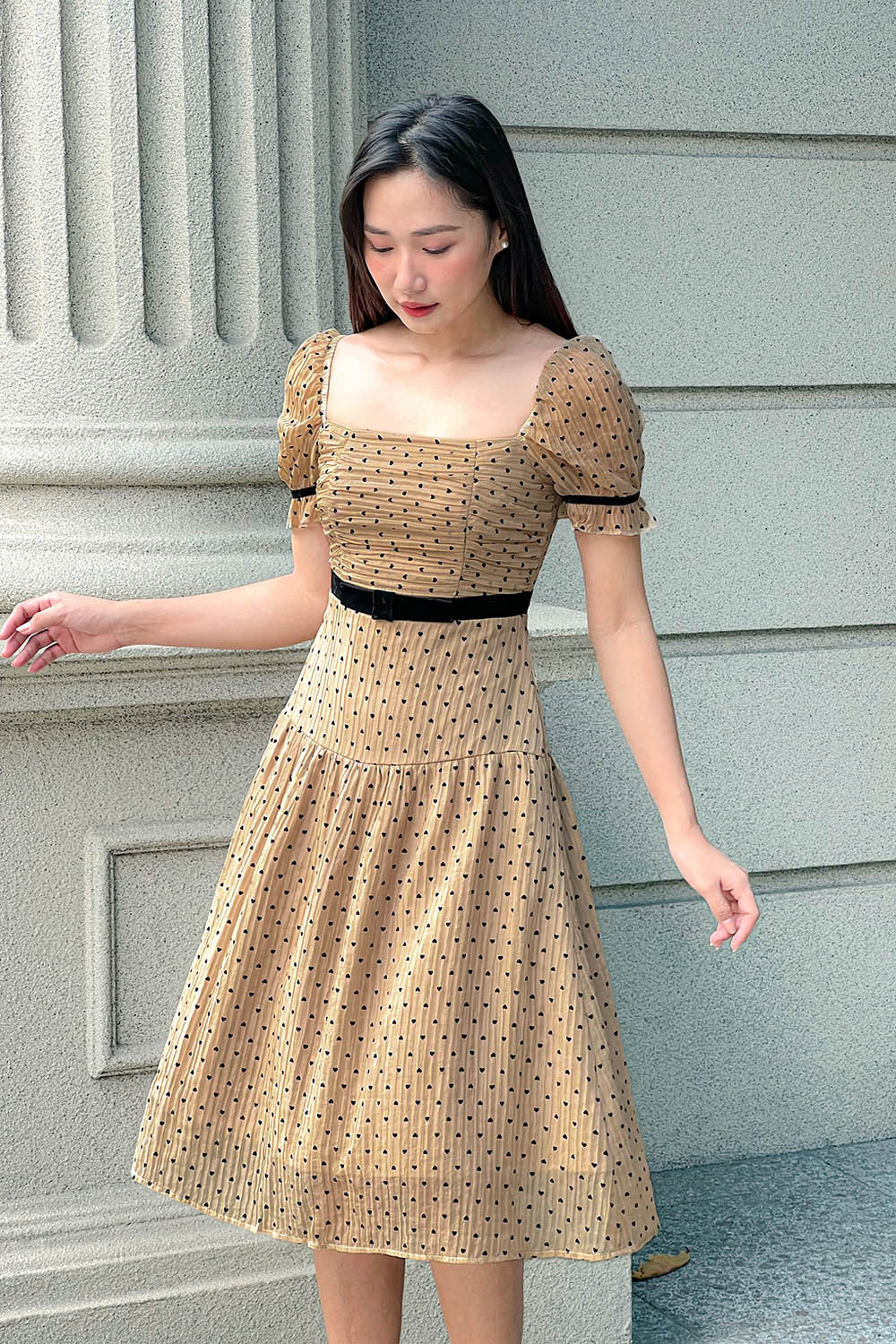 Đầm xòe chấm bi trái tim phối đai eo