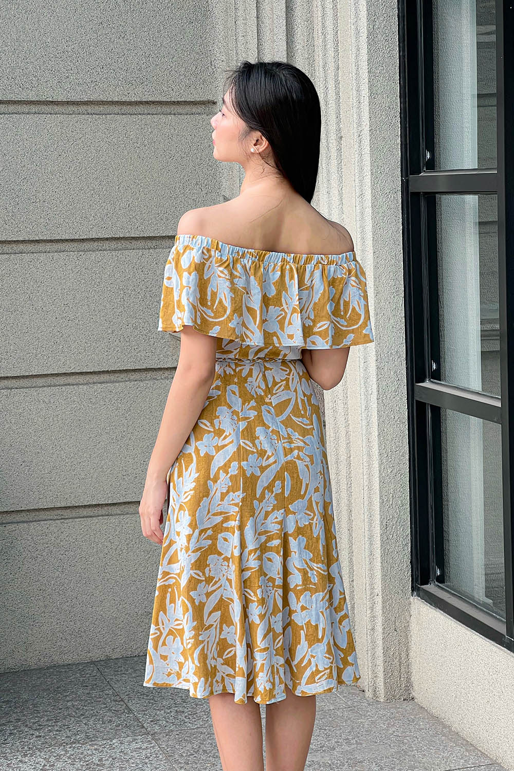 Đầm xòe trễ vai họa tiết phối đai eo