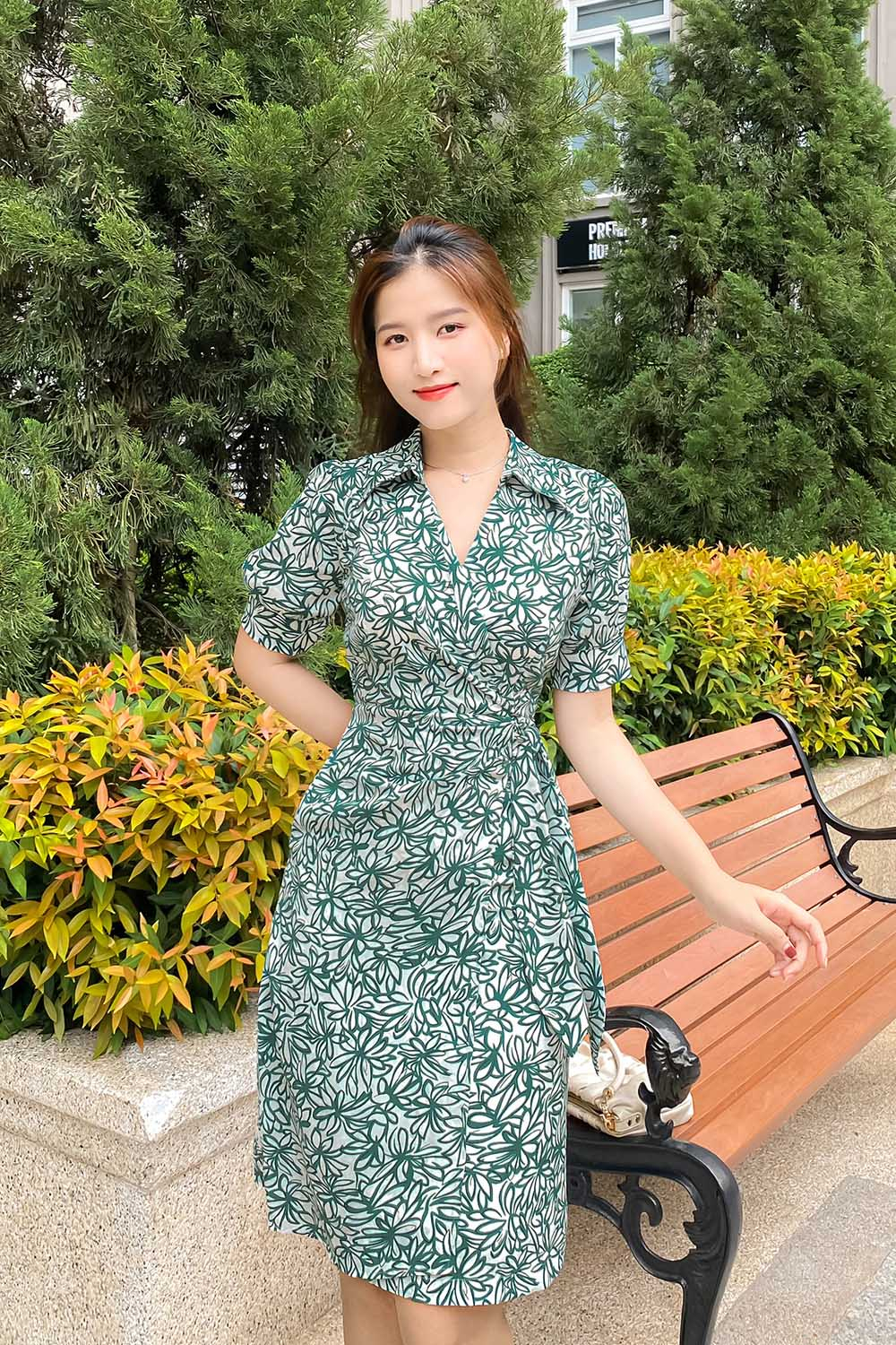 Đầm wrap dress họa tiết hoa eo thắt nơ