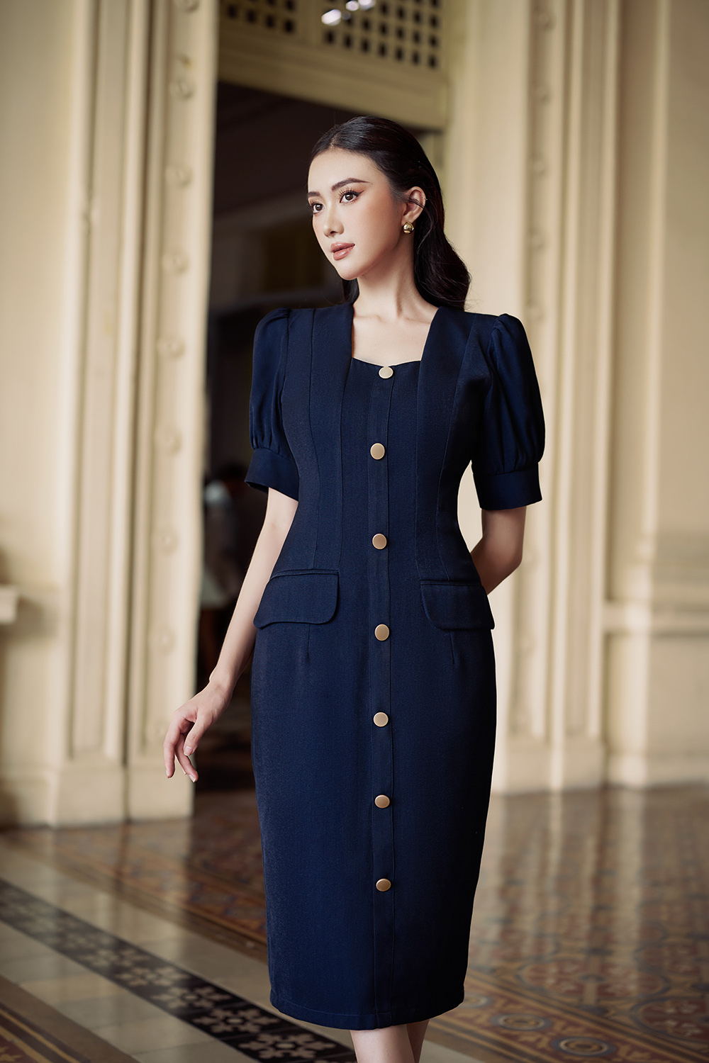 Đầm công sở dáng ôm phối nút