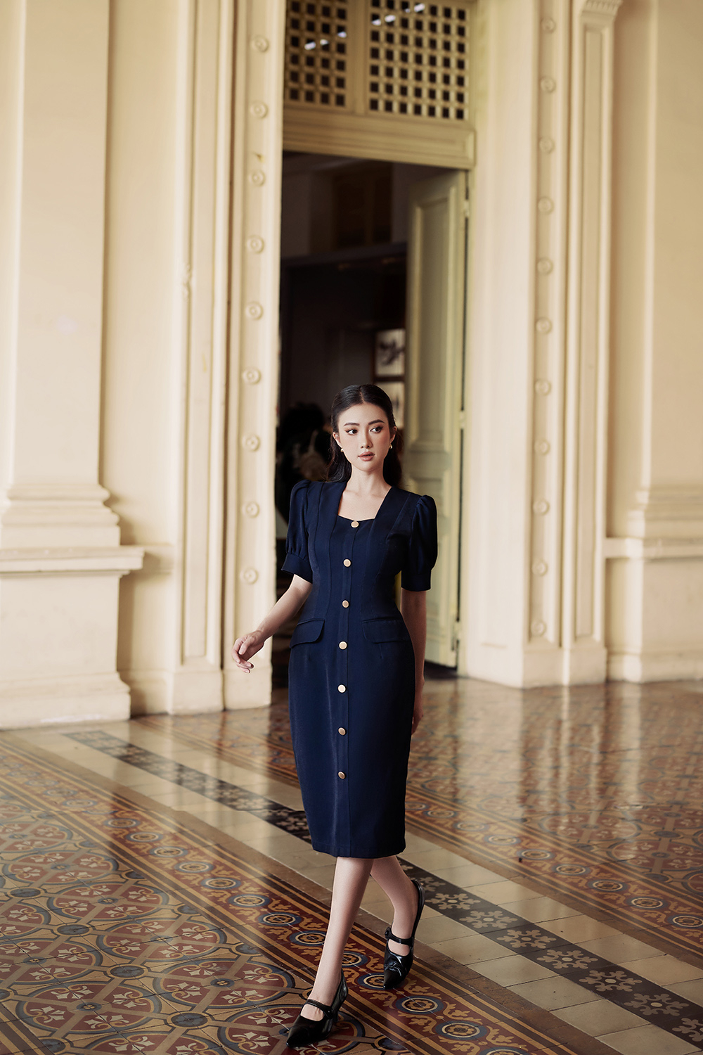 Đầm công sở dáng ôm phối nút