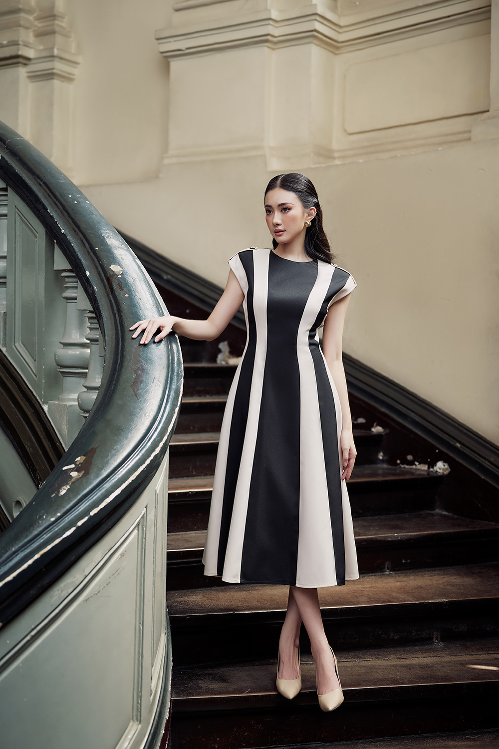 https://cdn.kkfashion.vn/21301-large_default/dam-xoe-tay-hen-cau-vai-phoi-mau-kk150-14