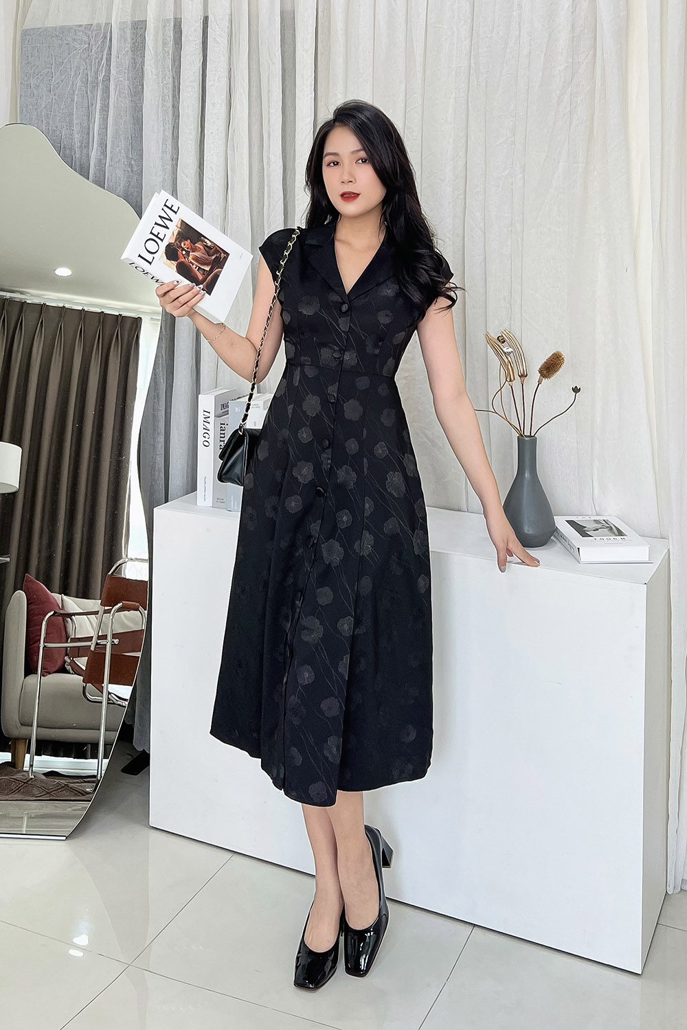 Đầm đen sơ mi dáng xòe tay hến