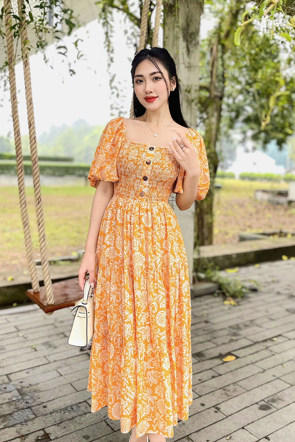 Đầm xòe dáng dài bo chun ngực phối nút