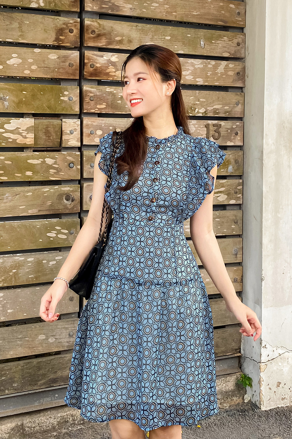 Đầm voan hạ eo dáng xòe tay bèo