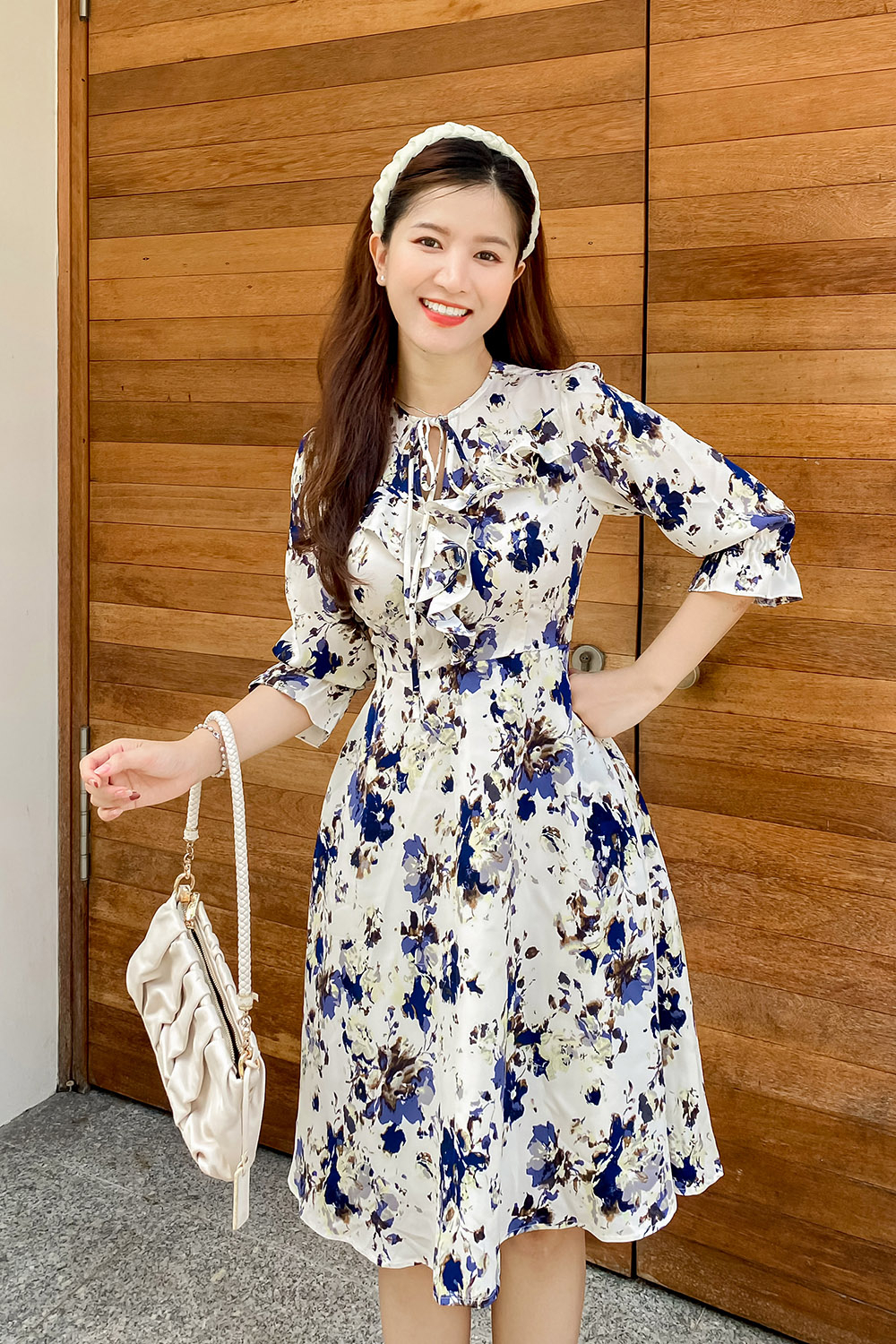 Đầm xòe hoa phối nơ viền bèo