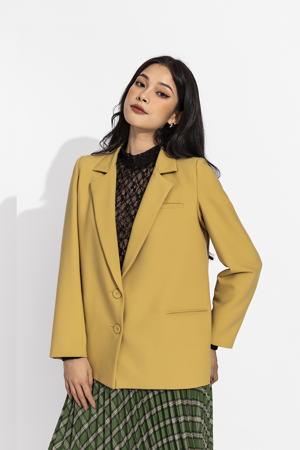 Áo blazer nữ màu vàng hai túi trước AK11-19