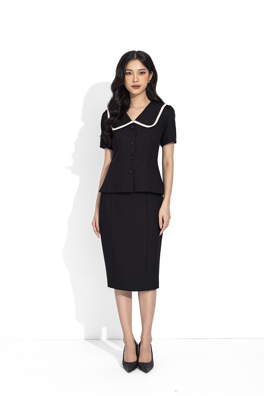 Áo kiểu nữ màu đen cổ sen