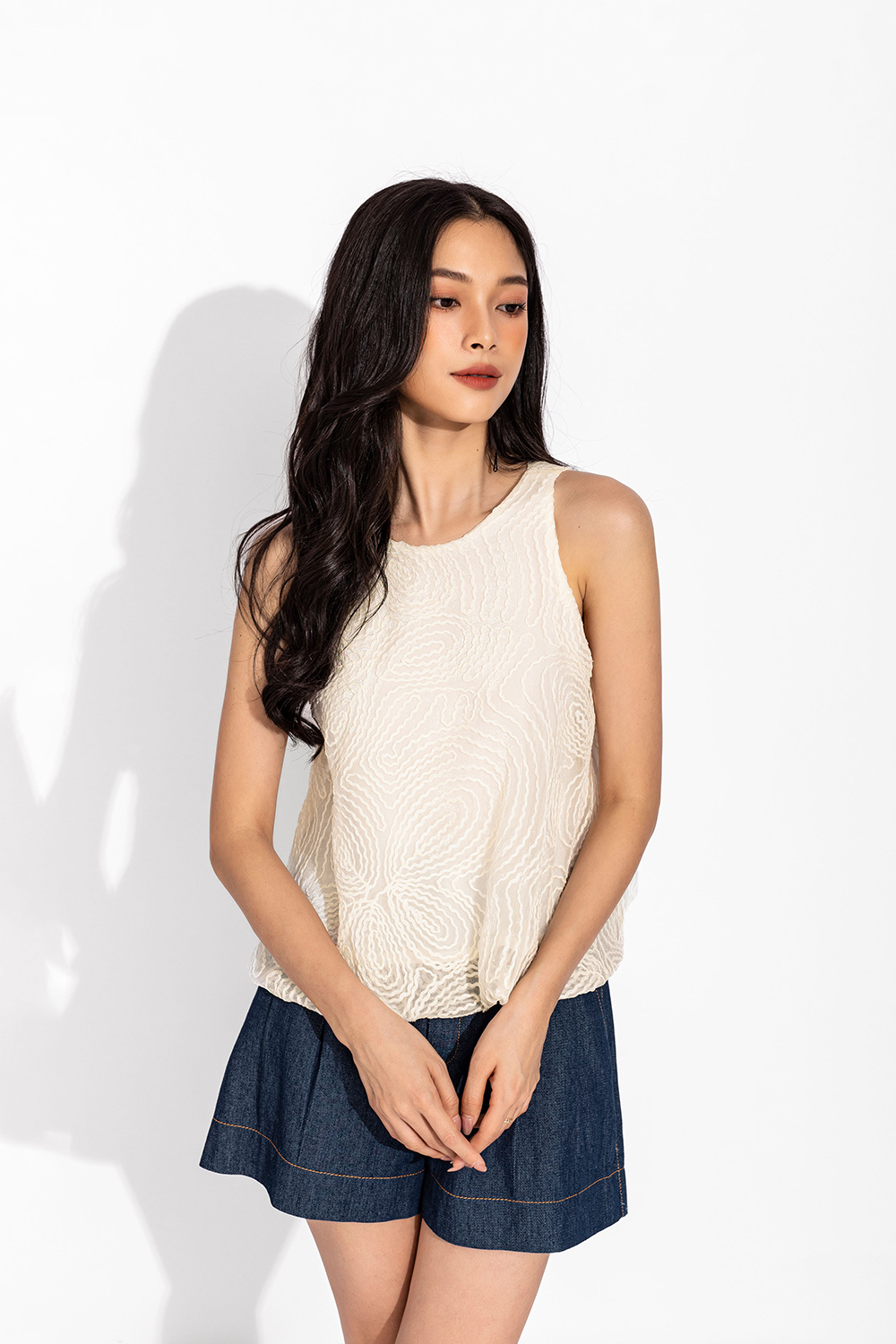 Áo kiểu cổ tròn sát nách dáng rộng