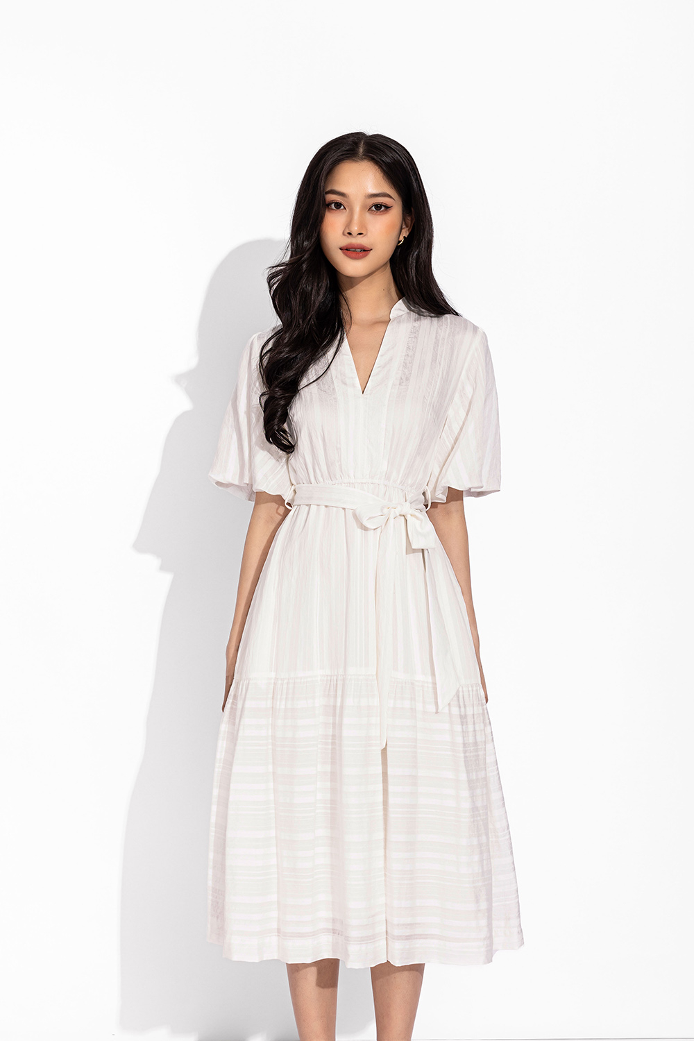 Ảnh thật phía sau] Váy trắng hở lưng tay phồng, thiết kế thắt nơ lưng ngọt  ngào đáng yêu | Shopee Việt Nam