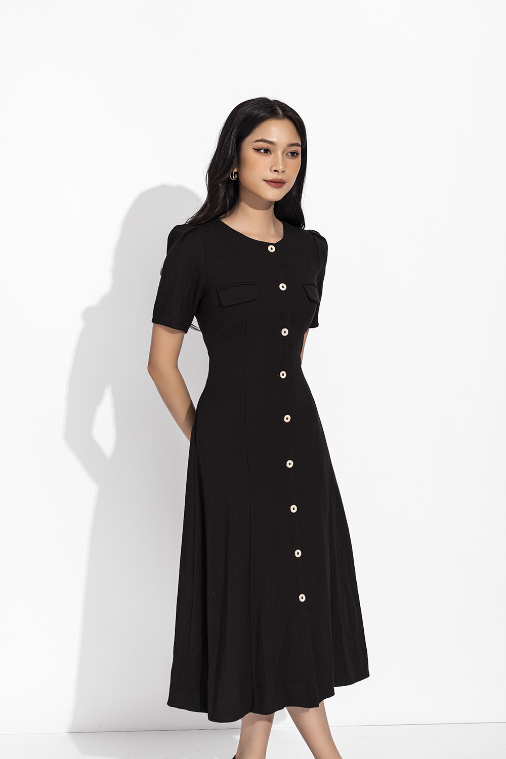Đầm đen công sở dáng chữ A
