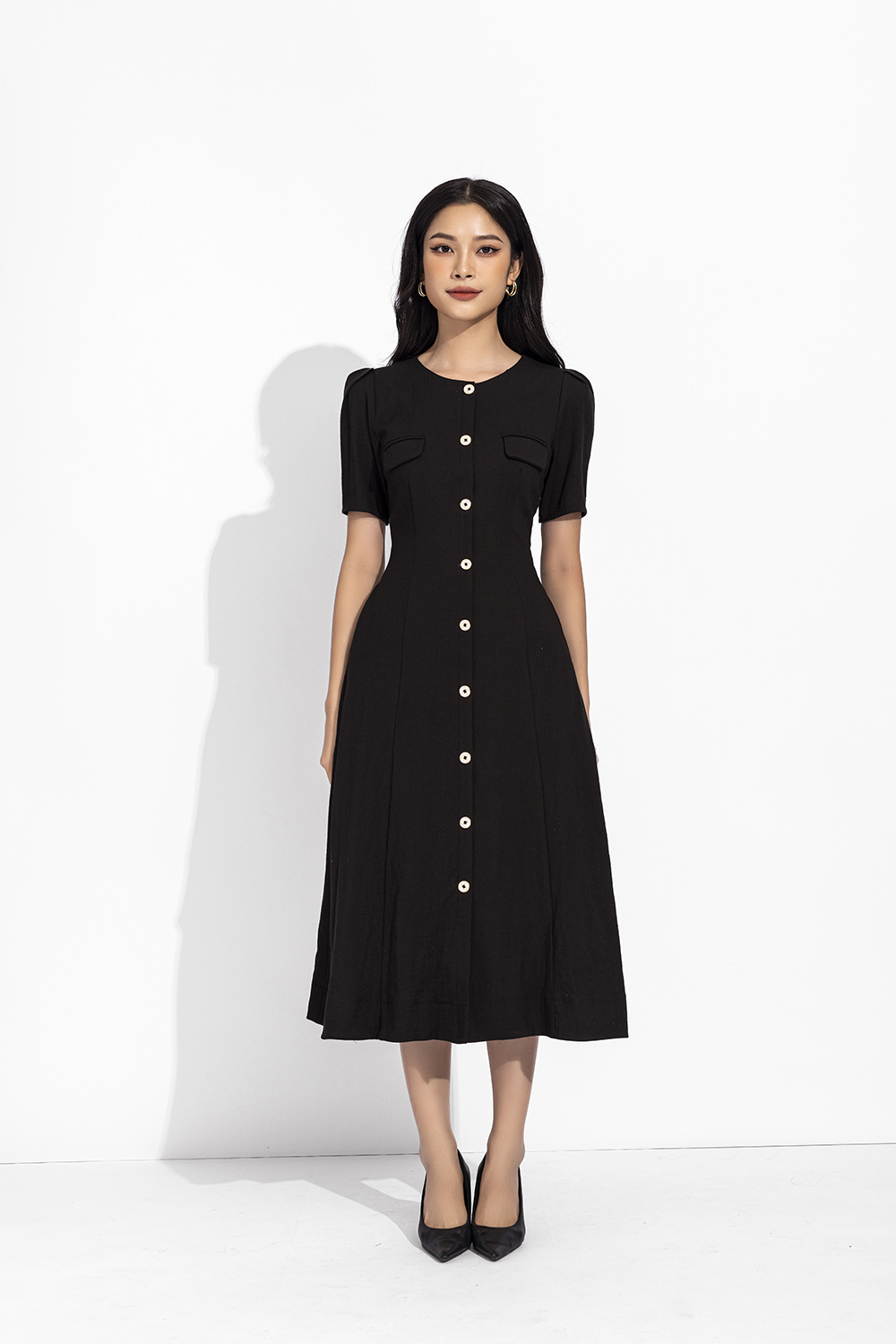 Đầm đen công sở dáng chữ A