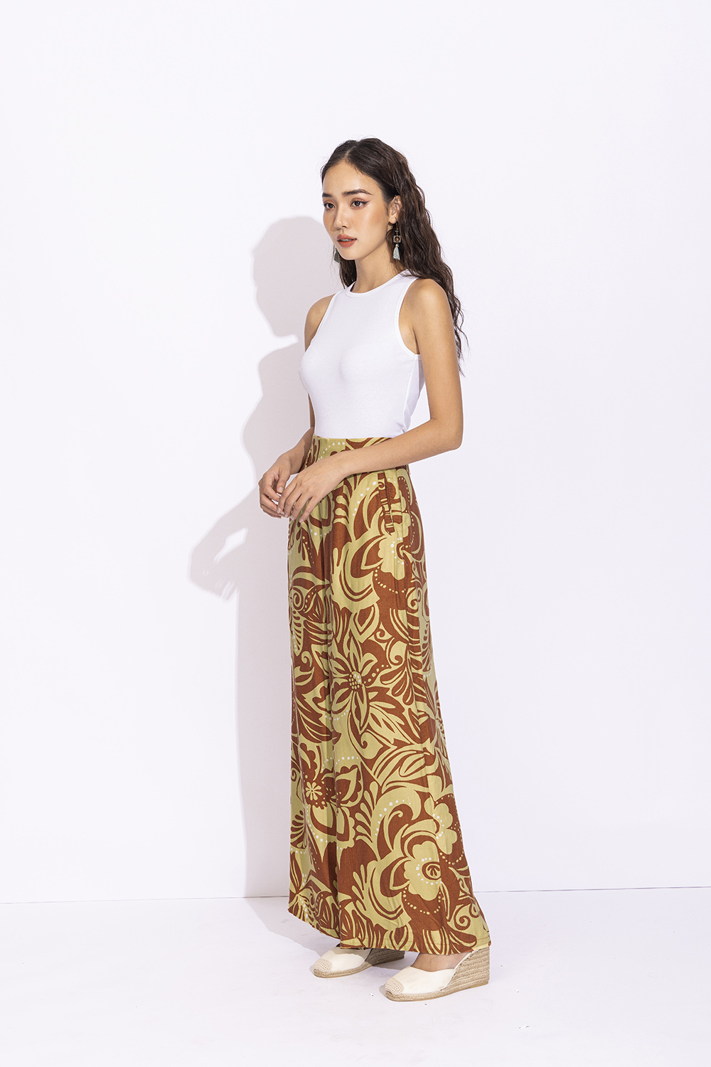 Quần nữ ống rộng lưng cao họa tiết