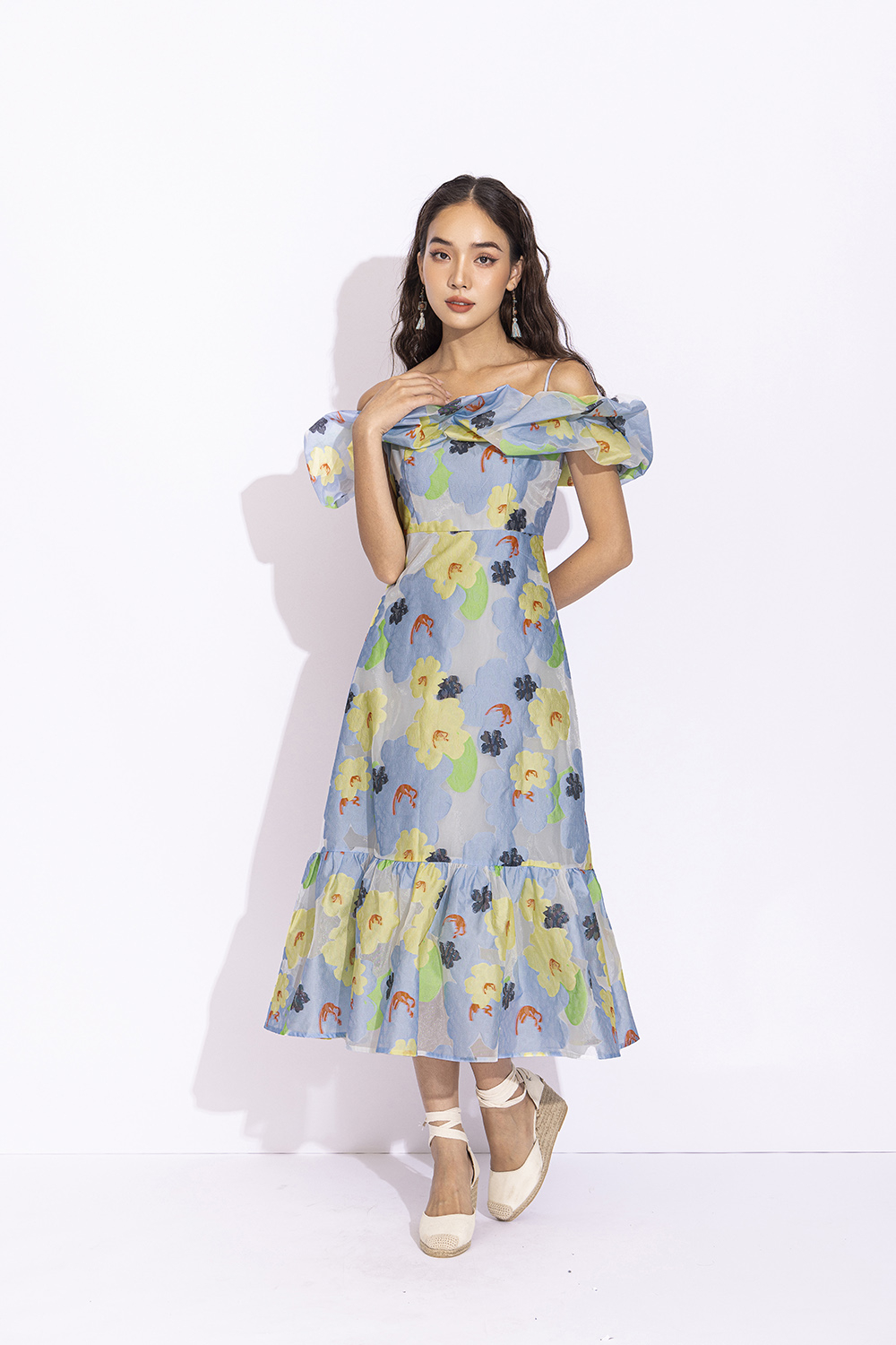 Đầm đuôi cá dáng dài trễ vai