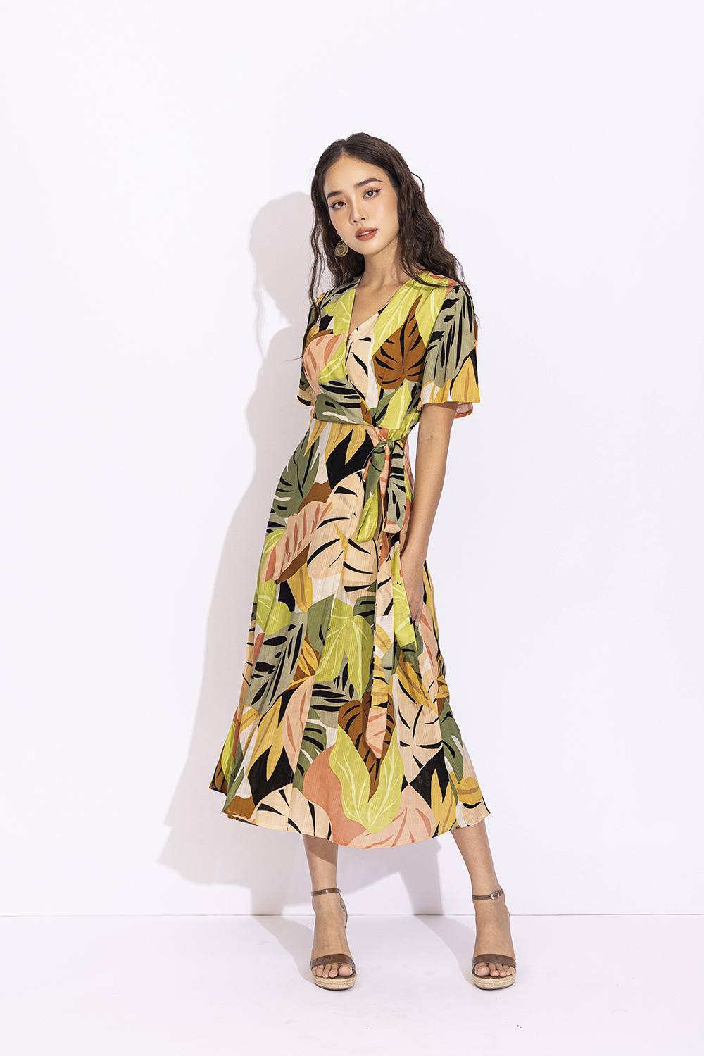 Đầm suông nhấn eo dáng dài cổ tim