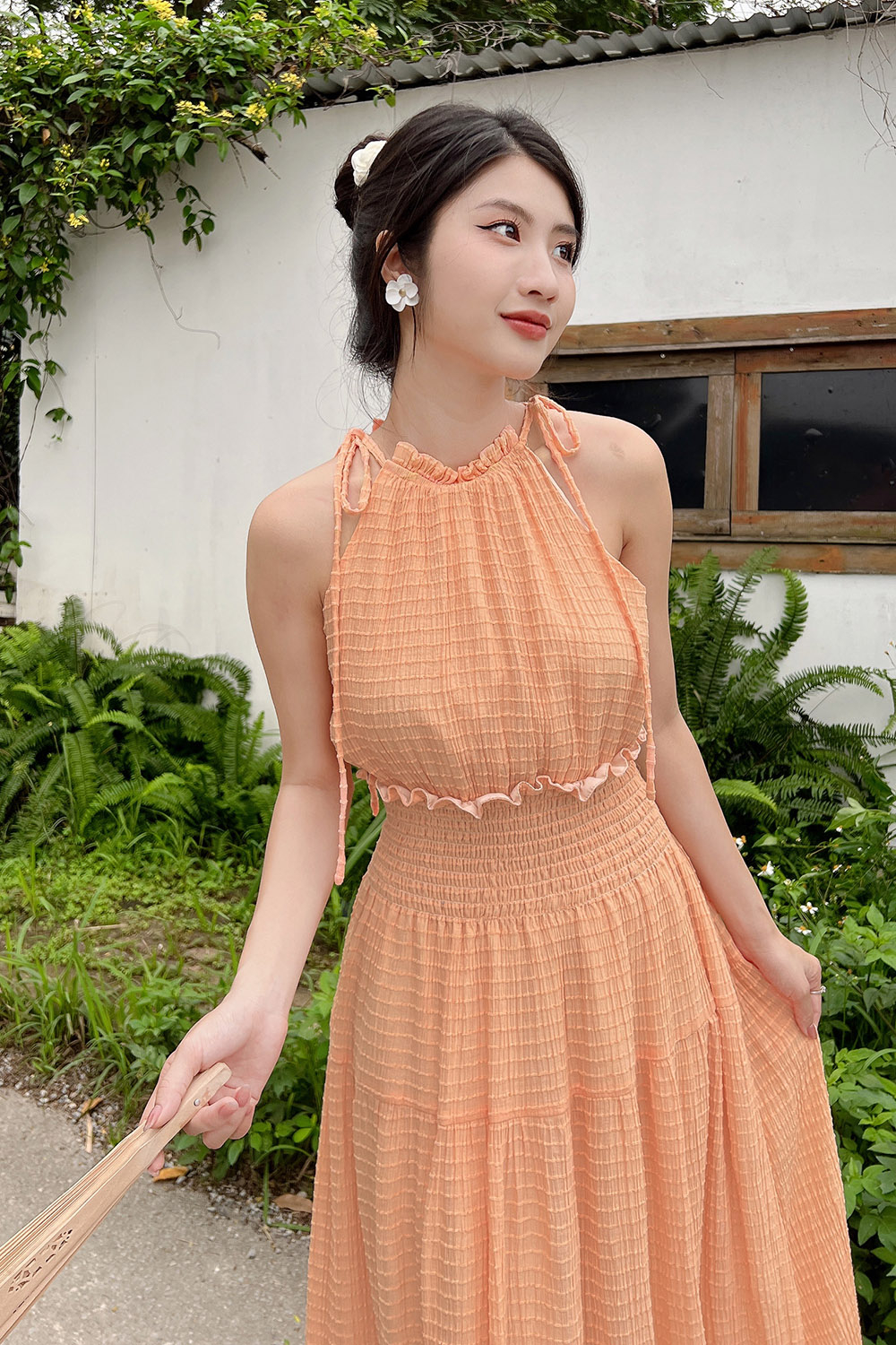 Đầm dáng dài cổ yếm eo bo chun