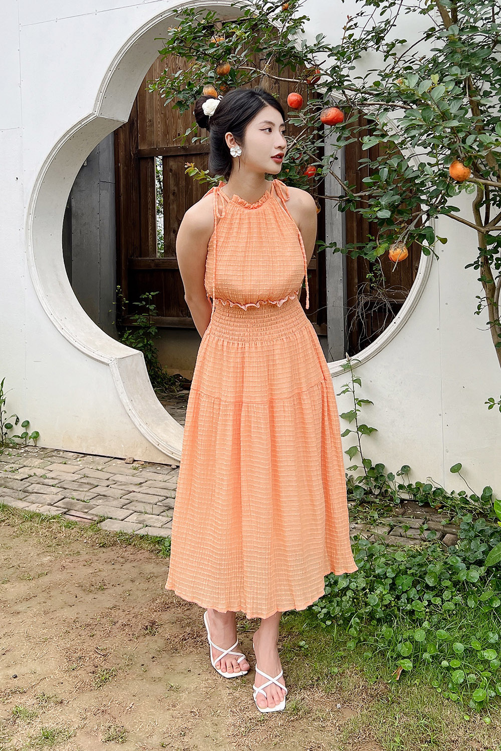 Đầm dáng dài cổ yếm eo bo chun