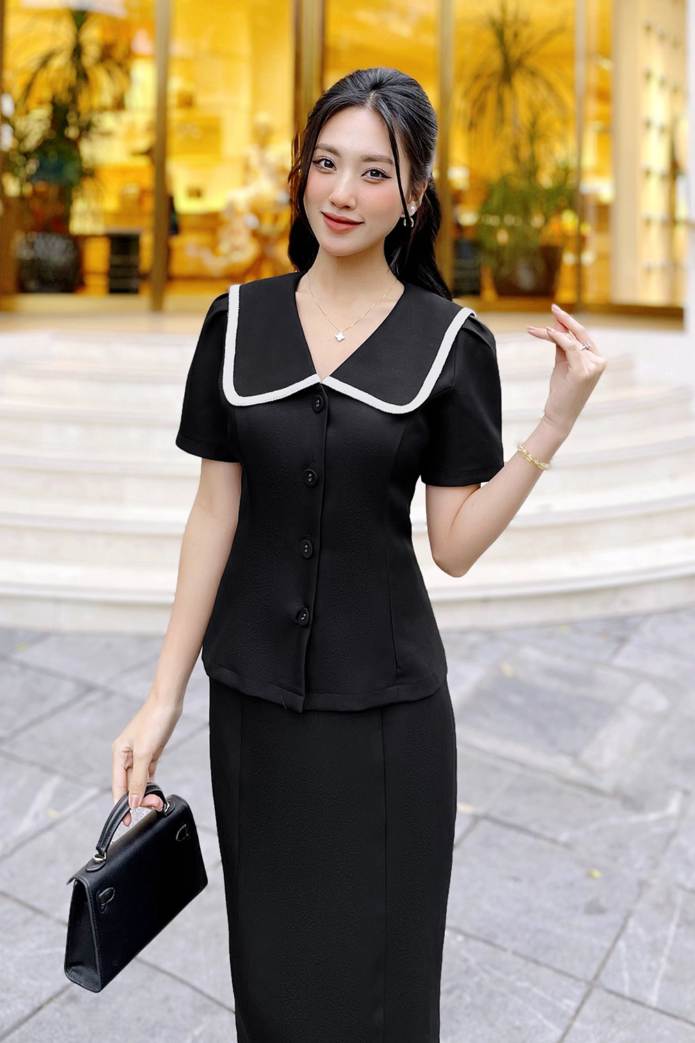 Áo kiểu nữ màu đen cổ sen