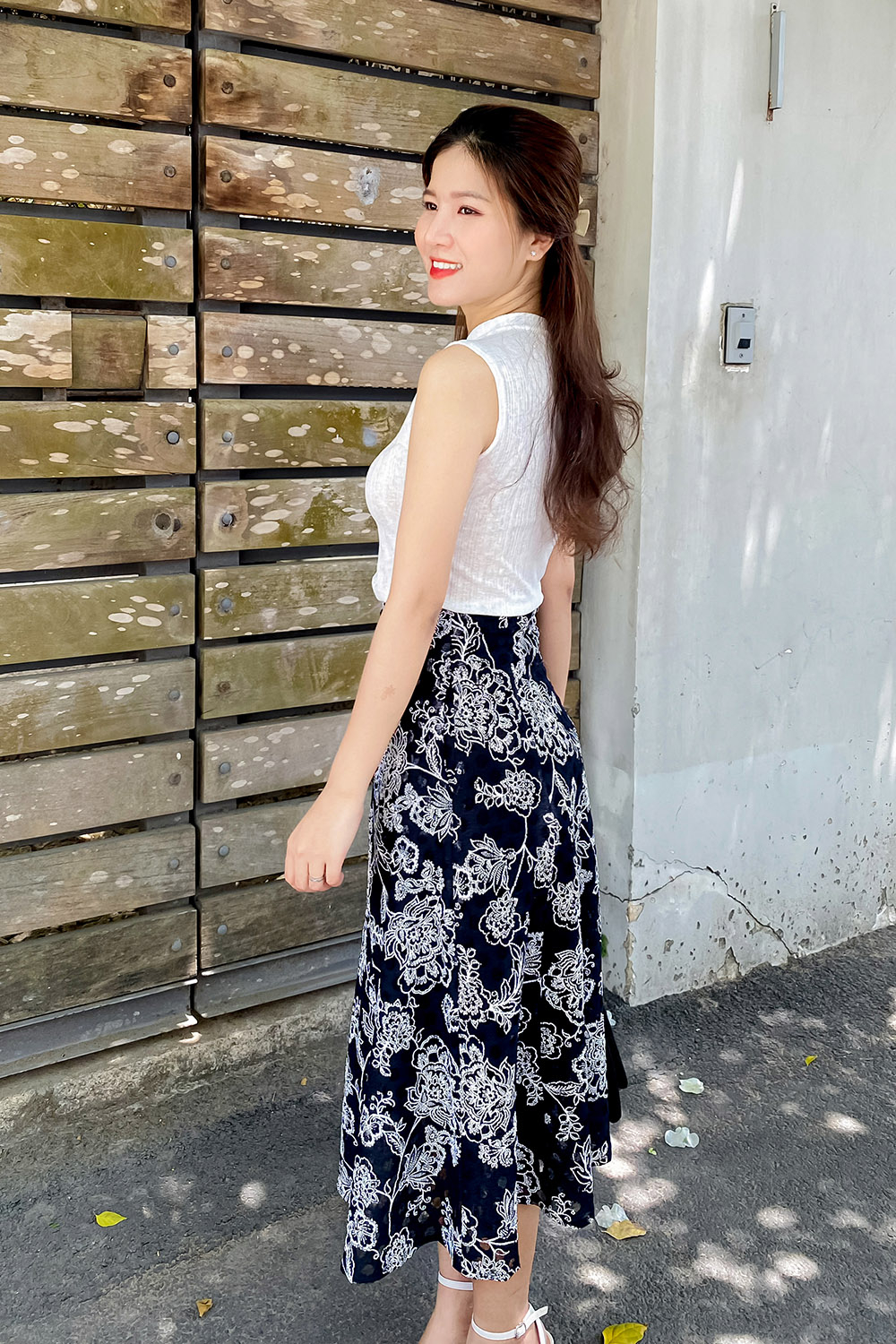 Áo thun nữ sát nách màu trắng