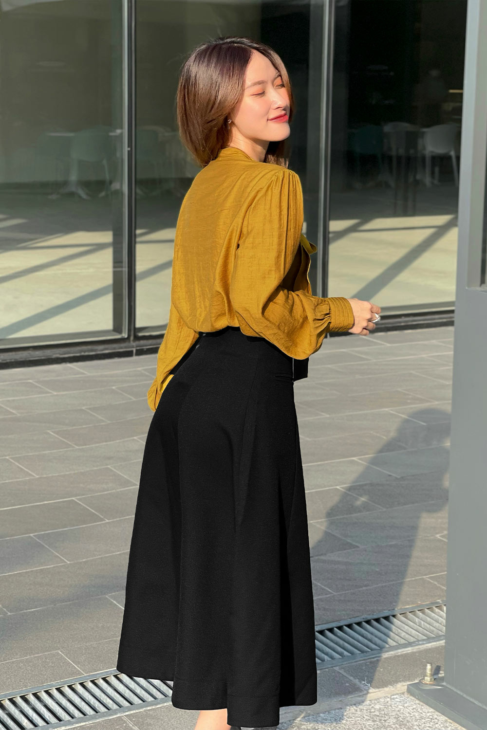 Chân váy đen công sở dáng chữ A xòe