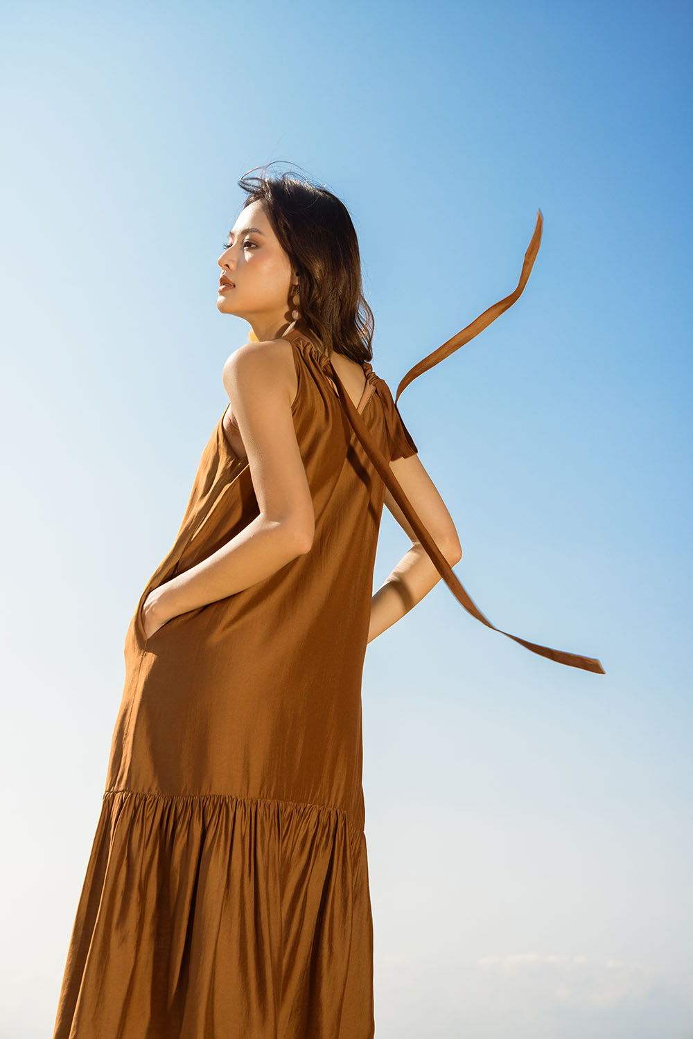 Đầm suông đuôi cá cổ yếm