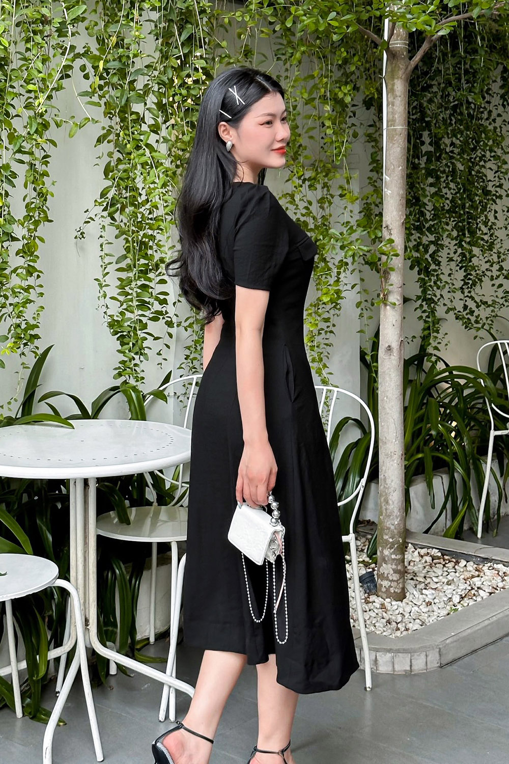 Đầm đen công sở dáng chữ A